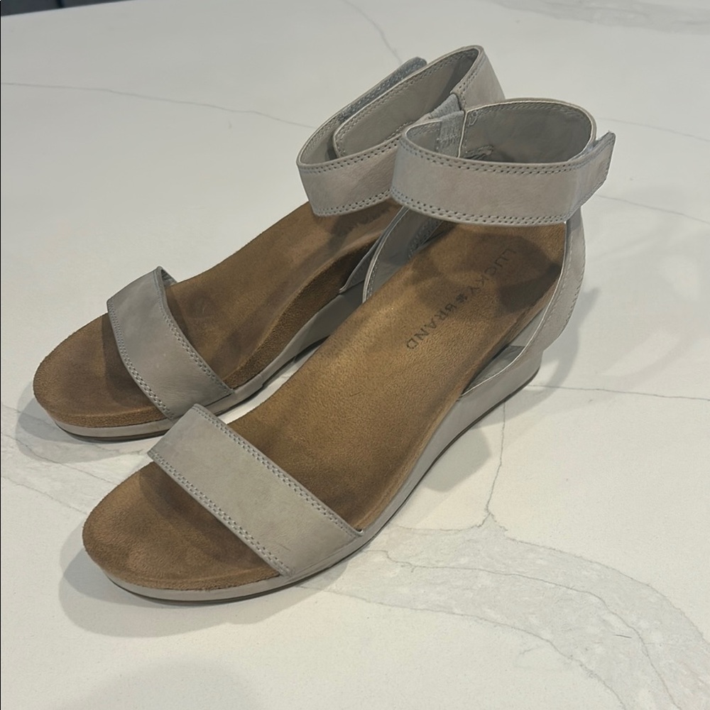 Lucky Brand Women's size 8.5 Gray Sandals GUC